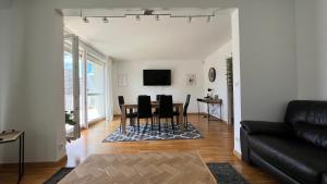 Televízia a/alebo spoločenská miestnosť v ubytovaní Superbe appartement en centre-ville, 20min de Paris, 5 min d'Enghien