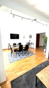 Televízia a/alebo spoločenská miestnosť v ubytovaní Superbe appartement en centre-ville, 20min de Paris, 5 min d'Enghien
