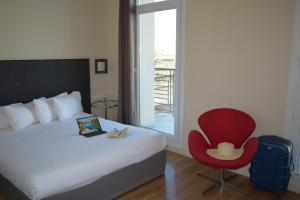 Een bed of bedden in een kamer bij Hôtel Amirauté