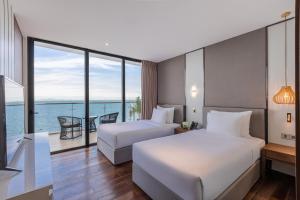 Giường trong phòng chung tại Sel de Mer Hotel & Suites