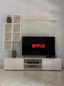 A television and/or entertainment centre at Sabine