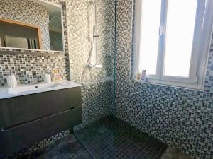 Kúpeľňa v ubytovaní SUPERBE MAISON 6 ch, 4 sdb, terrasses et billard