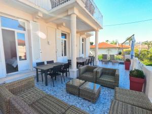 Balkón alebo terasa v ubytovaní SUPERBE MAISON 6 ch, 4 sdb, terrasses et billard