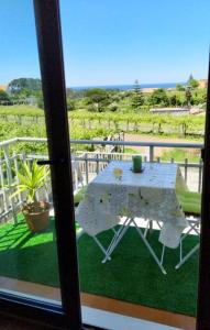 Zdjęcie z galerii obiektu Apartamentos con jardín a un paso de la playa w mieście Pontevedra
