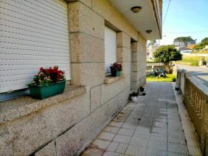 Zdjęcie z galerii obiektu Apartamentos con jardín a un paso de la playa w mieście Pontevedra