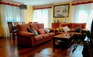 Zdjęcie z galerii obiektu Apartamentos con jardín a un paso de la playa w mieście Pontevedra