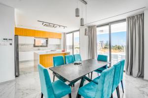 Kuchyň nebo kuchyňský kout v ubytování Villa Arsinoe by Ezoria Villas