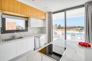 Kuchyň nebo kuchyňský kout v ubytování Villa Arsinoe by Ezoria Villas