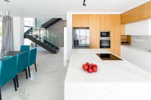 Kuchyň nebo kuchyňský kout v ubytování Villa Arsinoe by Ezoria Villas