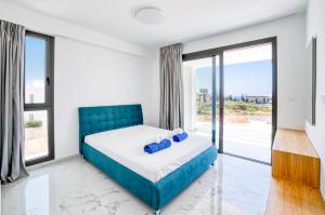 Postel nebo postele na pokoji v ubytování Villa Arsinoe by Ezoria Villas