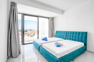 Postel nebo postele na pokoji v ubytování Villa Arsinoe by Ezoria Villas