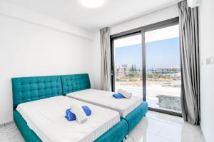 Postel nebo postele na pokoji v ubytování Villa Arsinoe by Ezoria Villas