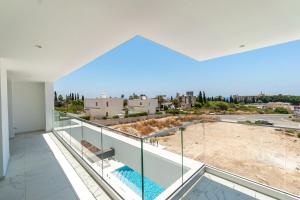 Bazén v ubytování Villa Arsinoe by Ezoria Villas nebo v jeho okolí