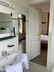 Postel nebo postele na pokoji v ubytování Parkhotel Villa des Effats Vielsalm + 37 fotografií
