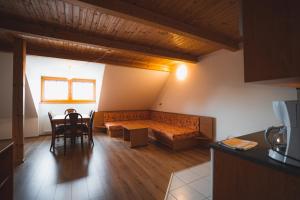 Posedenie v ubytovaní Apartmány Jurica Boží Dar 84