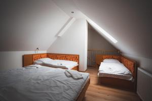 Posteľ alebo postele v izbe v ubytovaní Apartmány Jurica Boží Dar 84
