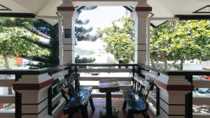 A balcony or terrace at RedDoorz La Sefa Hotel and Resort Atimonan