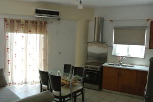Η κουζίνα ή μικρή κουζίνα στο central square HOUSE kokalaki +21 φωτογραφίες