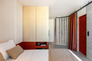A bed or beds in a room at The Newel Psychiko