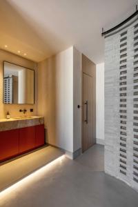 A bathroom at The Newel Psychiko