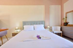 A bed or beds in a room at Xristina