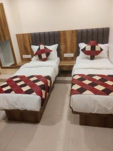 Postel nebo postele na pokoji v ubytování BKC Corporate Hostel Ac Dormitory