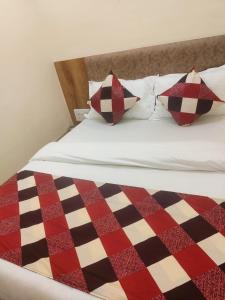 Postel nebo postele na pokoji v ubytování BKC Corporate Hostel Ac Dormitory