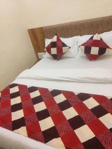 Postel nebo postele na pokoji v ubytování BKC Corporate Hostel Ac Dormitory