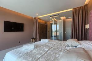 Posteľ alebo postele v izbe v ubytovaní Villa Mediterraneo 2
