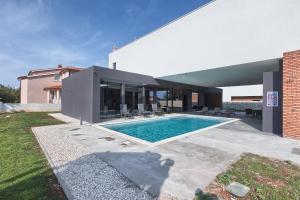 Bazén v ubytovaní Villa Mediterraneo 2 alebo v jeho blízkosti