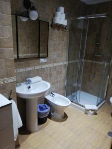 A bathroom at Mesones 54
