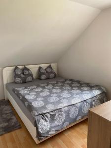 Ένα ή περισσότερα κρεβάτια σε δωμάτιο στο Veselíčko 44
