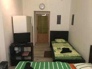 Posteľ alebo postele v izbe v ubytovaní Party bunker apartment
