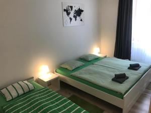 Posteľ alebo postele v izbe v ubytovaní Party bunker apartment