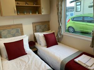 Gallery image of Finch 25 - Meadow Lakes Holiday Park in St Austell