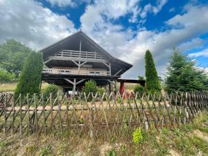 a house with a black roof behind a fence at Cabana La Coco Horea in Arada