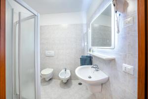 Koupelna v ubytování Laguna B&B