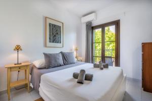 Postel nebo postele na pokoji v ubytování Seafront Apartment in Port Sóller