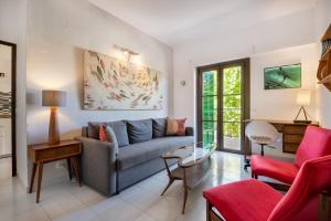 Posezení v ubytování Seafront Apartment in Port Sóller