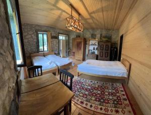 Postel nebo postele na pokoji v ubytování Mushkudiani Manor