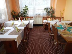 Reštaurácia alebo iné gastronomické zariadenie v ubytovaní Penzión a reštaurácia pod Hradom, Turńa nad Bodvou
