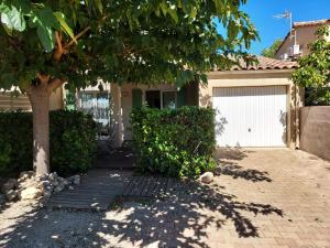 Tòa nhà nơi nhà nghỉ dưỡng tọa lạc