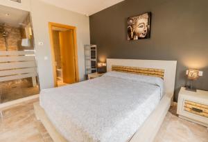 Un pat sau paturi într-o cameră la Hotelet elRetiro