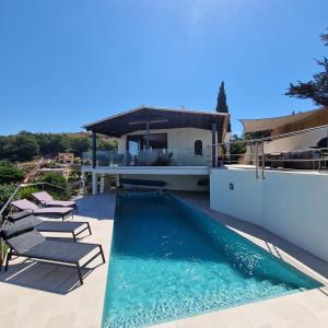 The swimming pool at or close to Villa Francesc Pi1