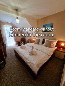 Posteľ alebo postele v izbe v ubytovaní Penzión-Villa Ďurčík