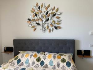 A bed or beds in a room at Mountain Fairy Tale