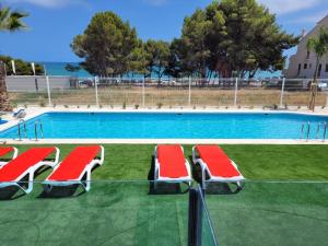 Basen w obiekcie AZAHAR BEACH Red Apartments & Spa lub w pobliżu