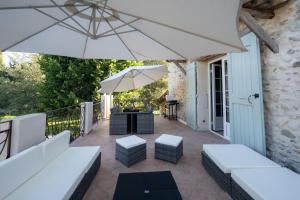 Balkón nebo terasa v ubytování La Bastide des Cyprès - L'ESCAPADE
