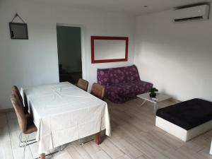 Posedenie v ubytovaní rez de villa vue dominante avec spa