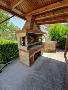 Gril pre hostí v apartmánovom hoteli